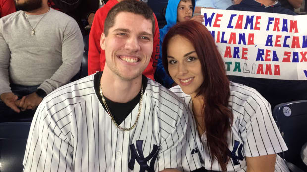 yankee-fan-proposal-fail-ring.jpg